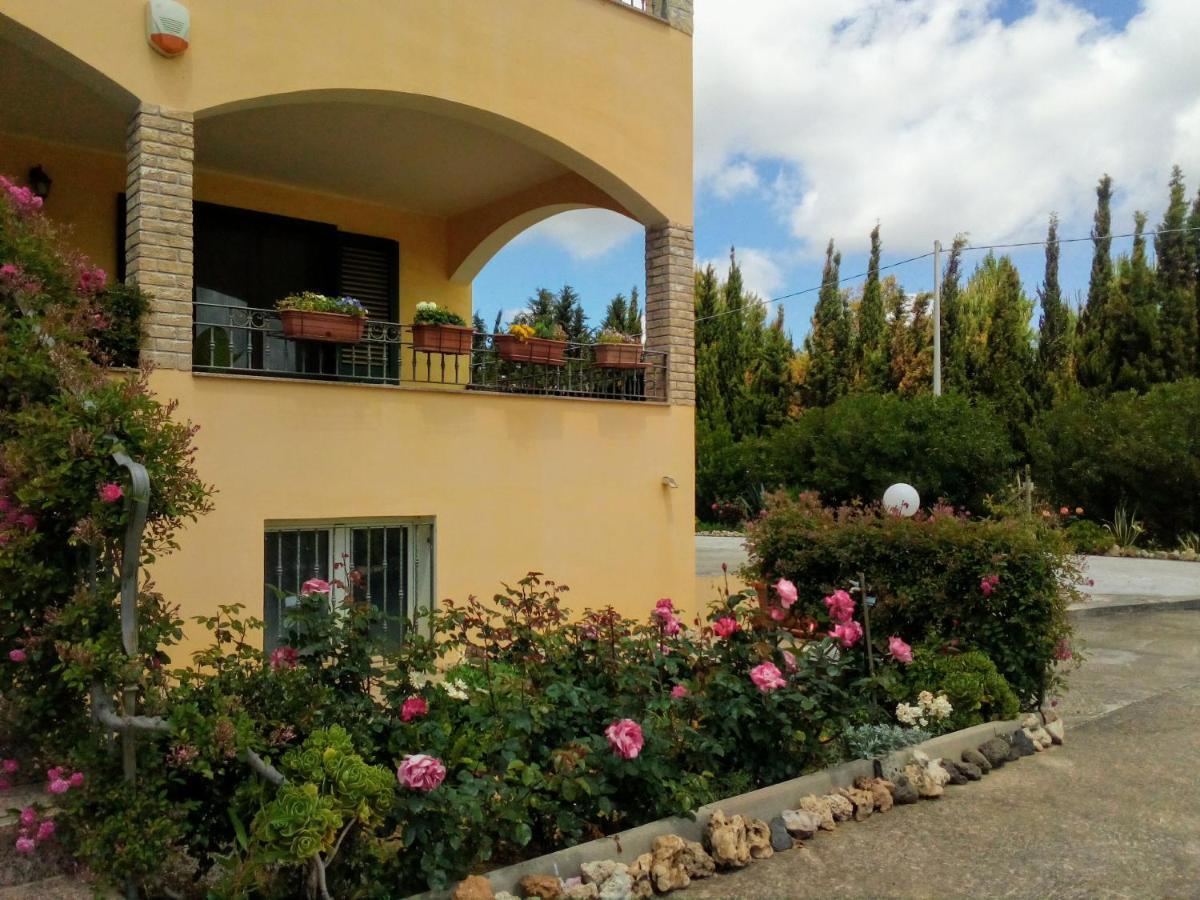 Apartamento Il Giardino Delle Rose A Olmedo Exterior foto